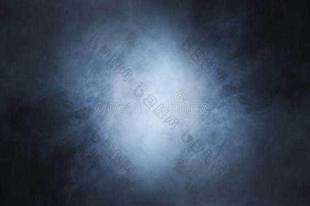 深蓝色烟雾和光线的背景图像