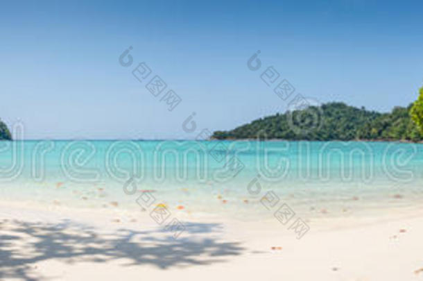 巨大的全景野生热带海滩。苏林岛<strong>海洋公园</strong>的图鲁瓦海。泰国。