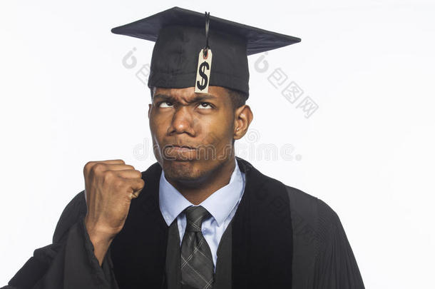 年轻的非裔美国大学毕业生，学费债务价格标签，水平