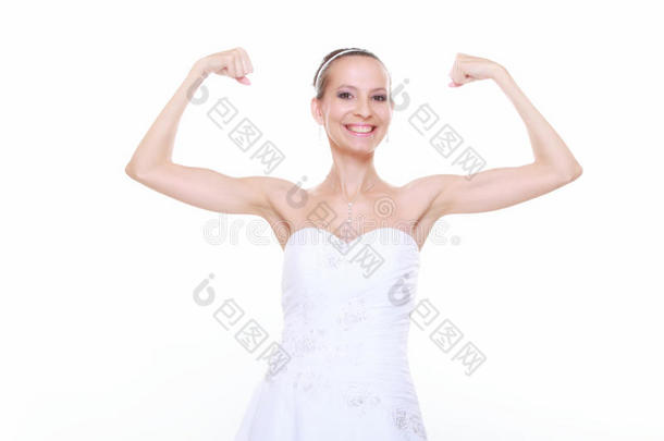 女新娘展示她的肌肉<strong>力量</strong>和<strong>力量</strong>