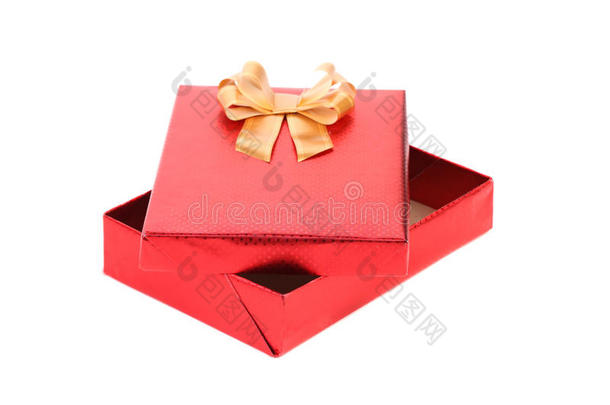 打开了红色的盒子，上面有星号和金色的蝴蝶结。