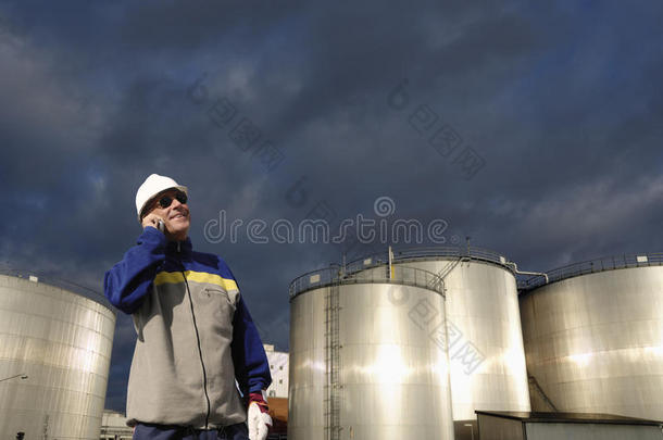 炼油行业油气工作者