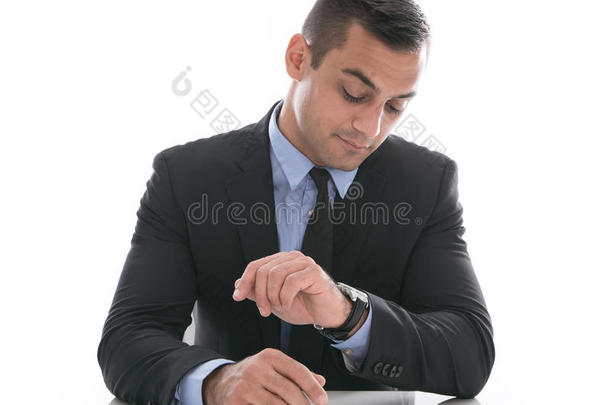 时代<strong>周刊</strong>：一位迷人的商人看着他白色背景下的手表