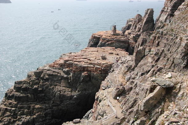 岩石，海岸，悬崖，海角，海洋，基岩，<strong>飞来</strong>峰，地形，地质，露头，悬崖，地层，海角，古代，历史
