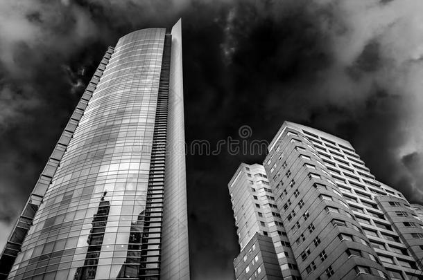 企业摩天大楼与天空