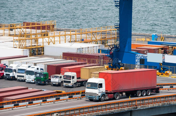 港口卡车运输集装箱