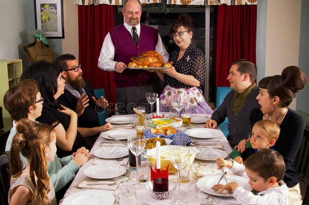 大型复古家庭感恩节晚餐火鸡
