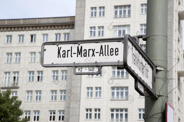 卡尔·<strong>马克思</strong>·阿莱（karl marx allee）柏林街道标志