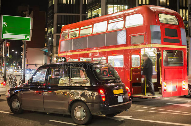 伦敦的<strong>红色</strong>复古巴士和经典<strong>出租车</strong>。