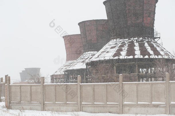 冬天废弃的工厂