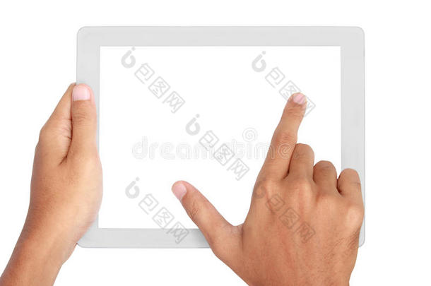 手指捏着放大平板电脑的屏幕