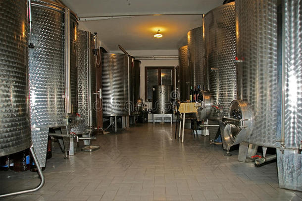 现代室内酿酒葡萄厂