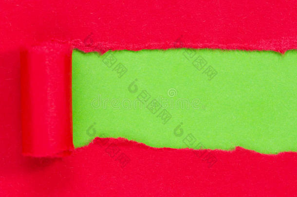 撕开的红纸露出绿色的面板
