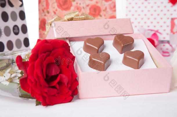 心形巧克力爱心粉红礼盒玫瑰情人节