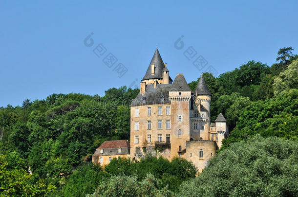 法国，风景如画的圣塞浦路斯红色城堡