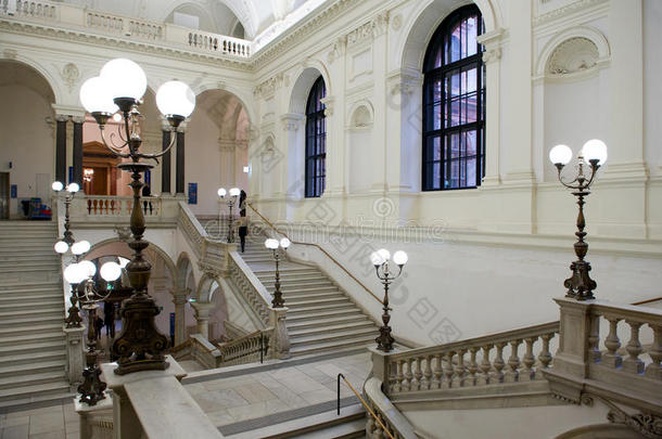 奥地利维也纳大学大理石楼梯和闪电