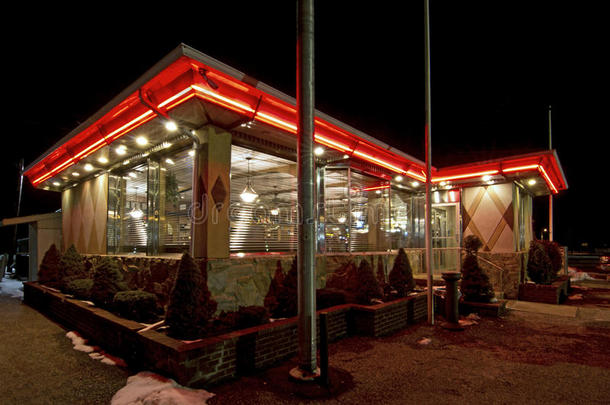 灯火通明的传统餐厅