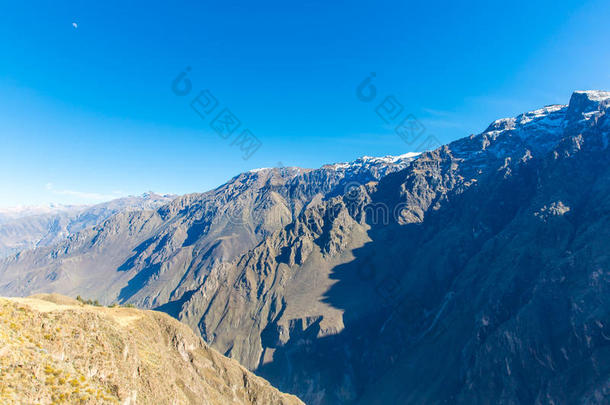 科卡峡谷，秘鲁，南美。印加人用池塘和悬崖建造农业梯田。