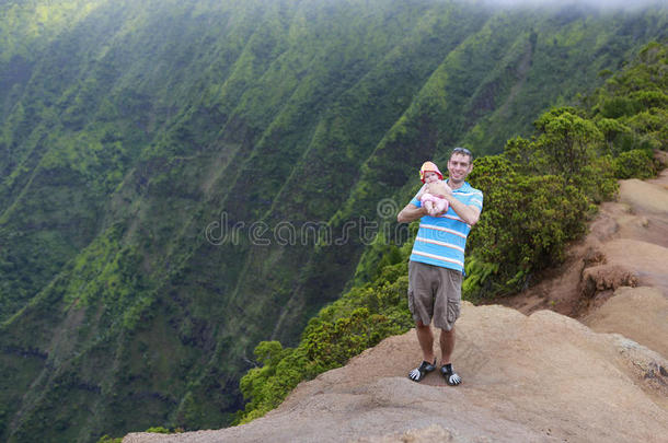 <strong>夏</strong>威夷群岛考艾岛的父亲和孩子