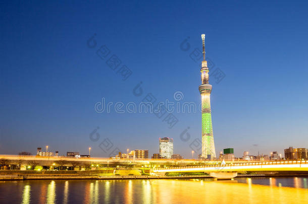 黄昏时的东京天树塔