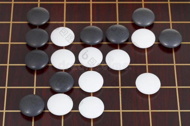 许多黑白棋盘的俯视图