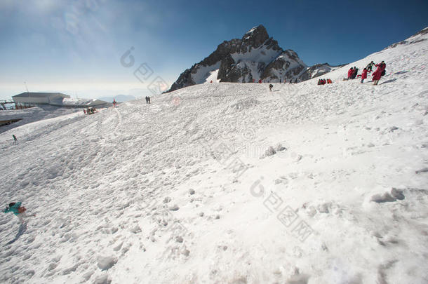 中国丽江附近的<strong>玉龙雪山</strong>。