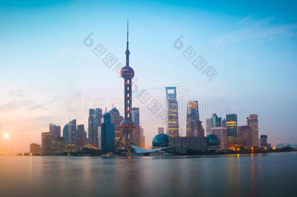 上海外滩地标城市景观日出天际线
