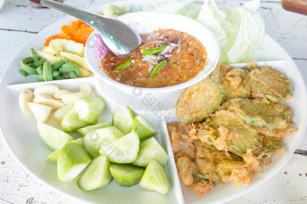 泰国菜，辣<strong>蟹黄</strong>酱配蔬菜