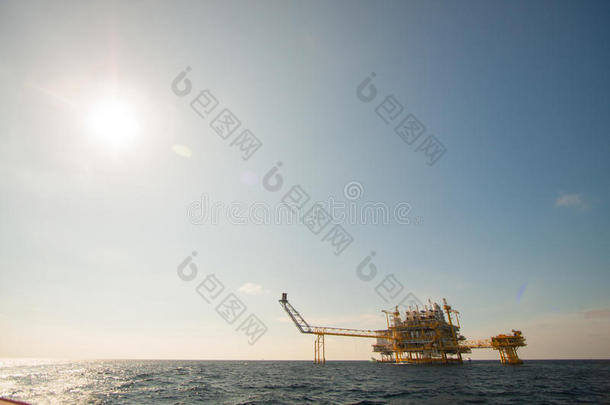 海湾或海上的油气平台、海上石油钻井平台和钻井平台