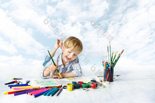 儿童彩笔绘画，绘画工具，创意儿童