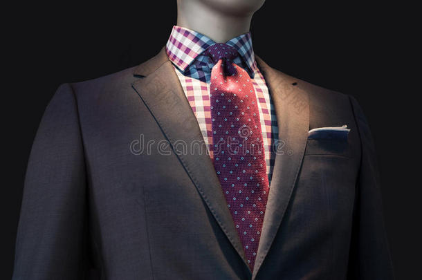 棕色夹克，格子衬衫和红色领带