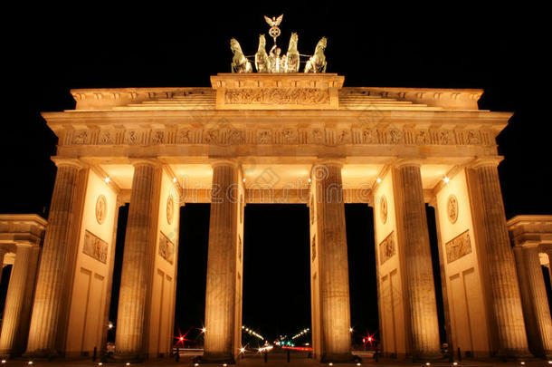 晚上柏林的勃兰登堡门