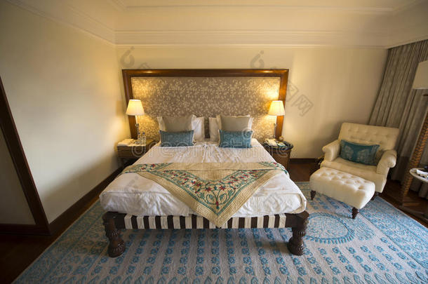 豪华度假酒店的豪华床和卧室