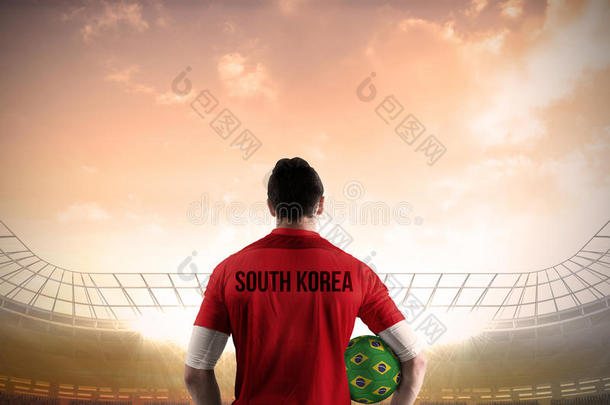 韩国足球运动员持球