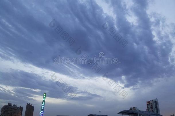 俯瞰城市美景——美丽的云朵，中国辽宁省葫芦岛市龙湾滨海cbd
