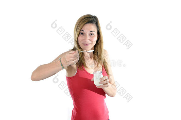 快乐<strong>迷人</strong>的40多岁的成熟女人吃<strong>酸</strong>奶的健康理念