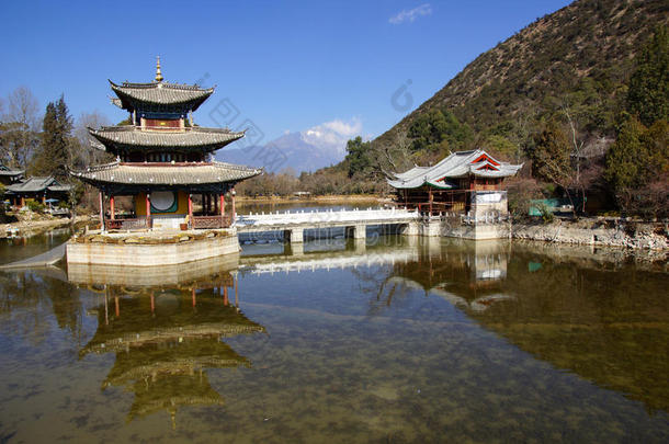 中国云南丽江黑龙潭玉龙雪山