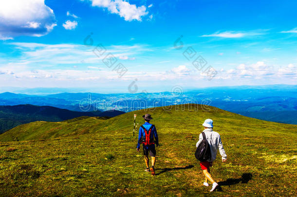 中华儿女山高原徒步旅行者