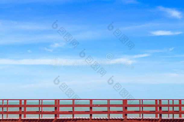 海上红木桥