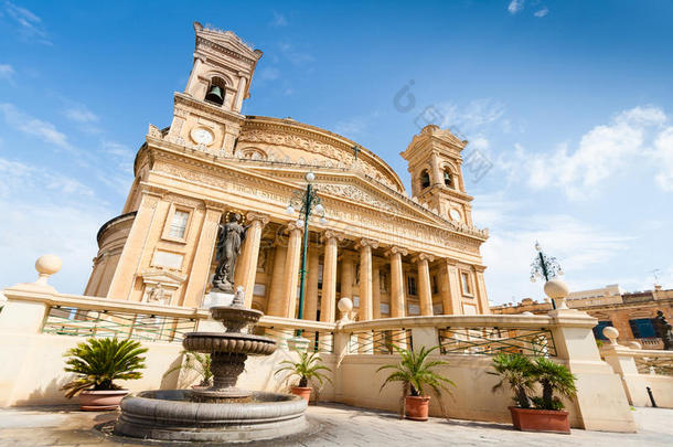 莫斯塔的圆形大厅是马耳他莫斯塔的一座罗马天主教教堂