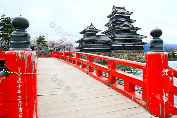 <strong>红木</strong>桥和松本城堡