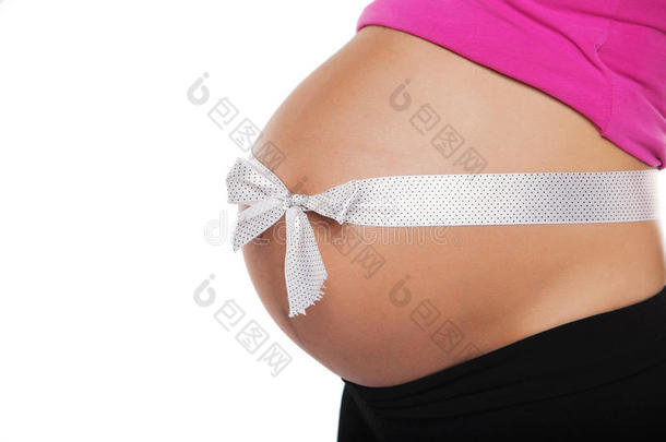 孕妇肚子贴白色特写图片