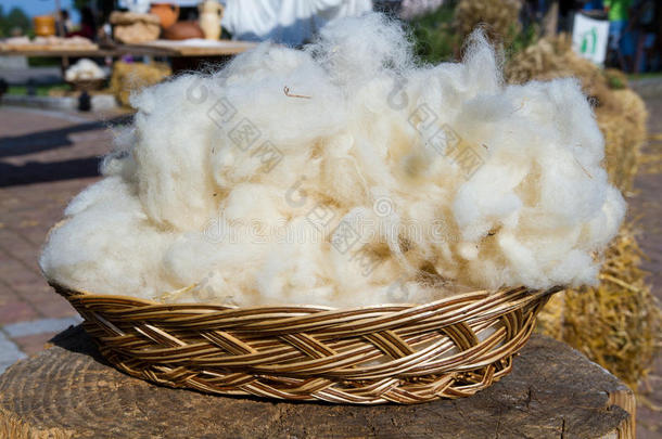 纯纯天然羊毛手工制作，采用传统金属网
