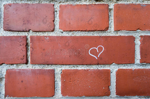 砖墙上的心