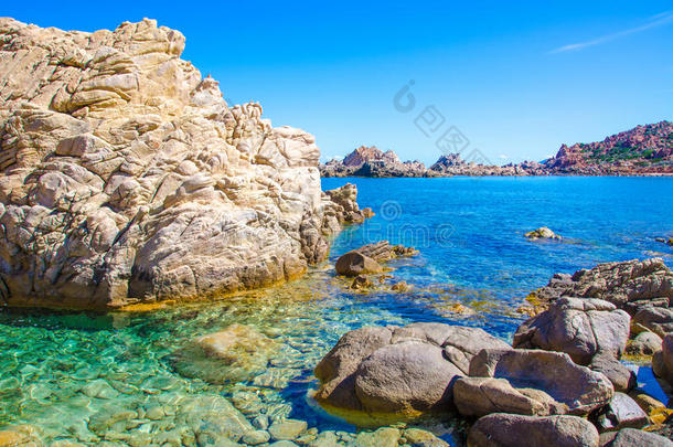 美丽的撒丁岛花岗岩海岸