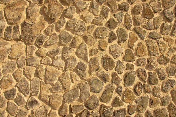 石墙采用天然石材，泥灰碎石，传统建筑材料。