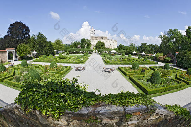 谢拉堡文艺复兴宫倾斜庭院