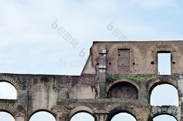 古罗马人在斗兽场的拱门，罗马，意大利