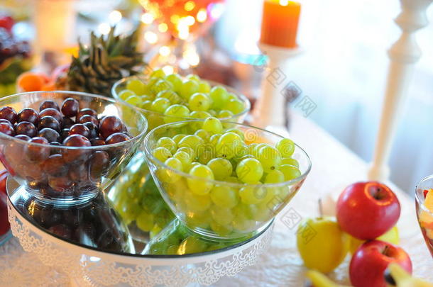 葡萄婚庆水果桌