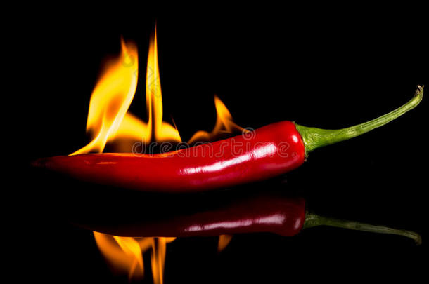辣椒-黑底辣椒和火焰